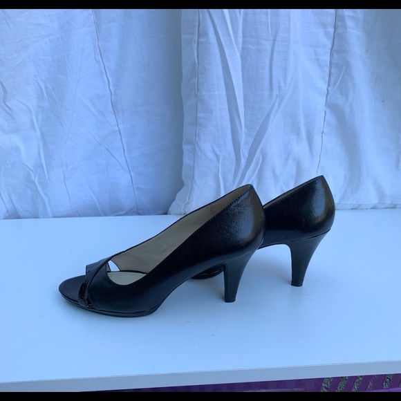 Naturalizer high heel pump. - Picture 5 of 6